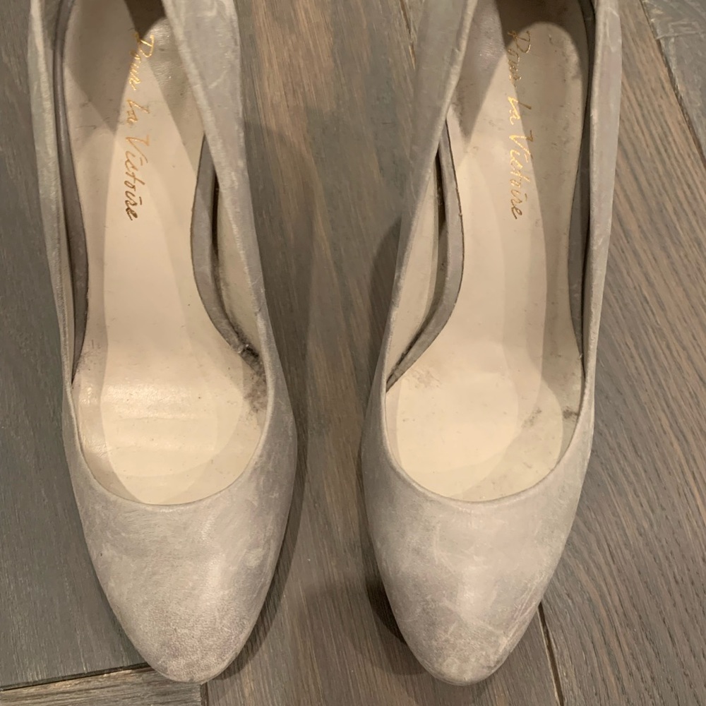 Por La Victoire Gray High Heel Pumps - Size 7.5